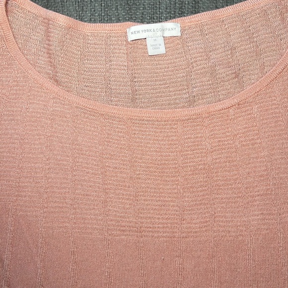 New York & Company Salmon Pink Short Sleeved Light Sweater - Womens Size M - Picture 2 of 7